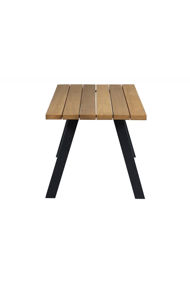 Blo outdoor dining table