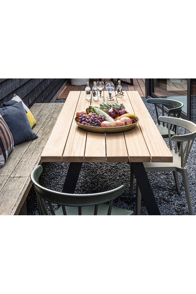 Blo outdoor dining table